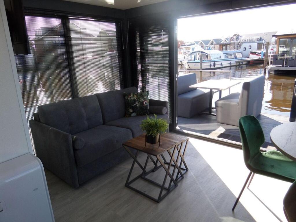Modern Houseboat With Air Conditioning Located In Marina Uitgeest Екстериор снимка