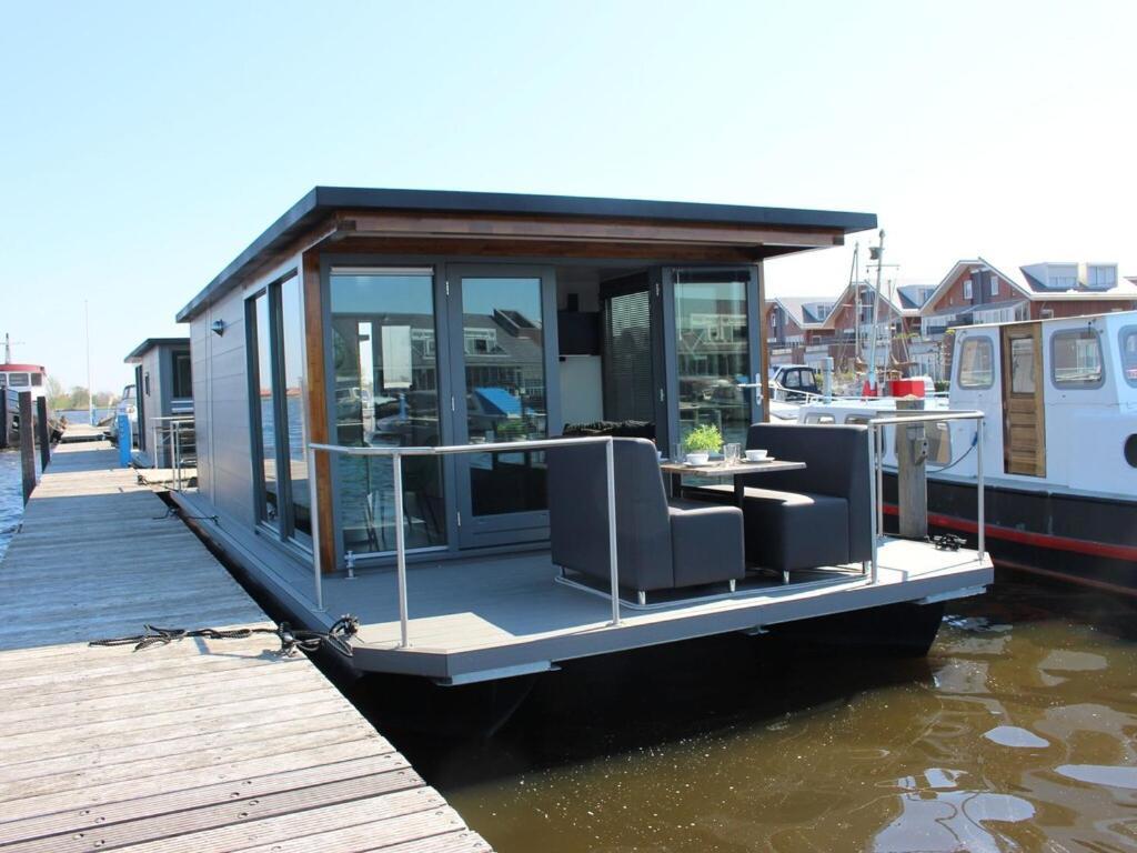 Modern Houseboat With Air Conditioning Located In Marina Uitgeest Екстериор снимка