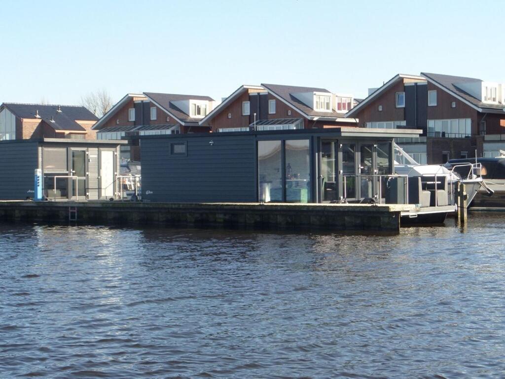 Modern Houseboat With Air Conditioning Located In Marina Uitgeest Екстериор снимка