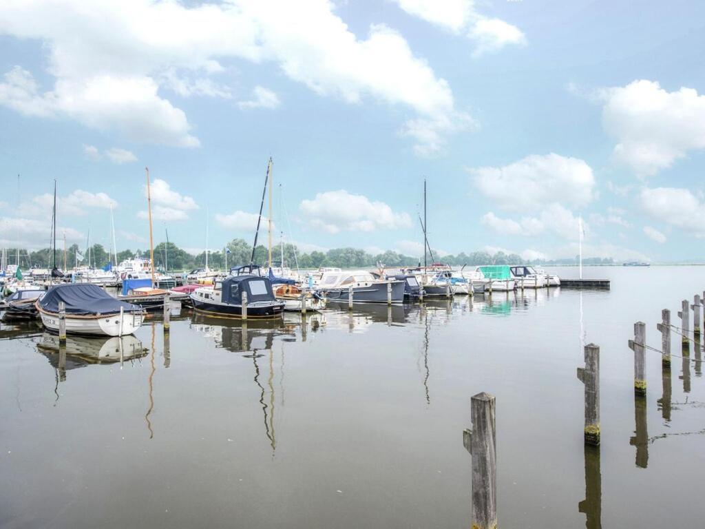 Modern Houseboat With Air Conditioning Located In Marina Uitgeest Екстериор снимка