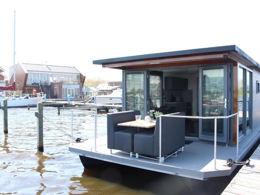 Modern Houseboat With Air Conditioning Located In Marina Uitgeest Екстериор снимка