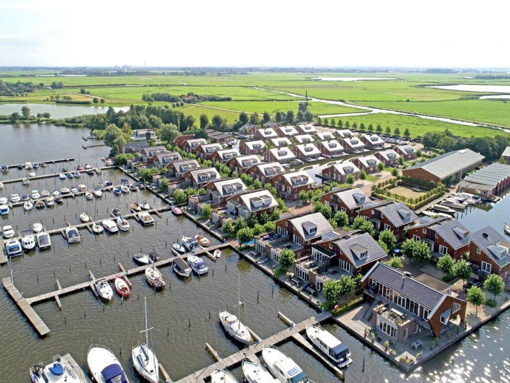 Modern Houseboat With Air Conditioning Located In Marina Uitgeest Екстериор снимка