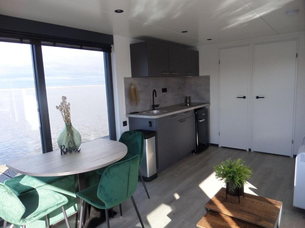 Modern Houseboat With Air Conditioning Located In Marina Uitgeest Екстериор снимка